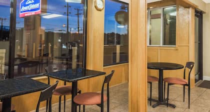 Howard Johnson by Wyndham Hartford South – Rocky Hill