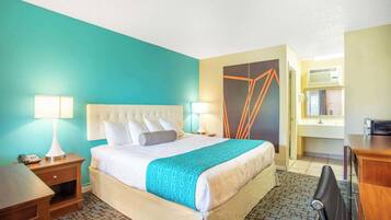 Standard Room, 1 King Bed | Desk, laptop workspace, blackout drapes, iron/ironing board