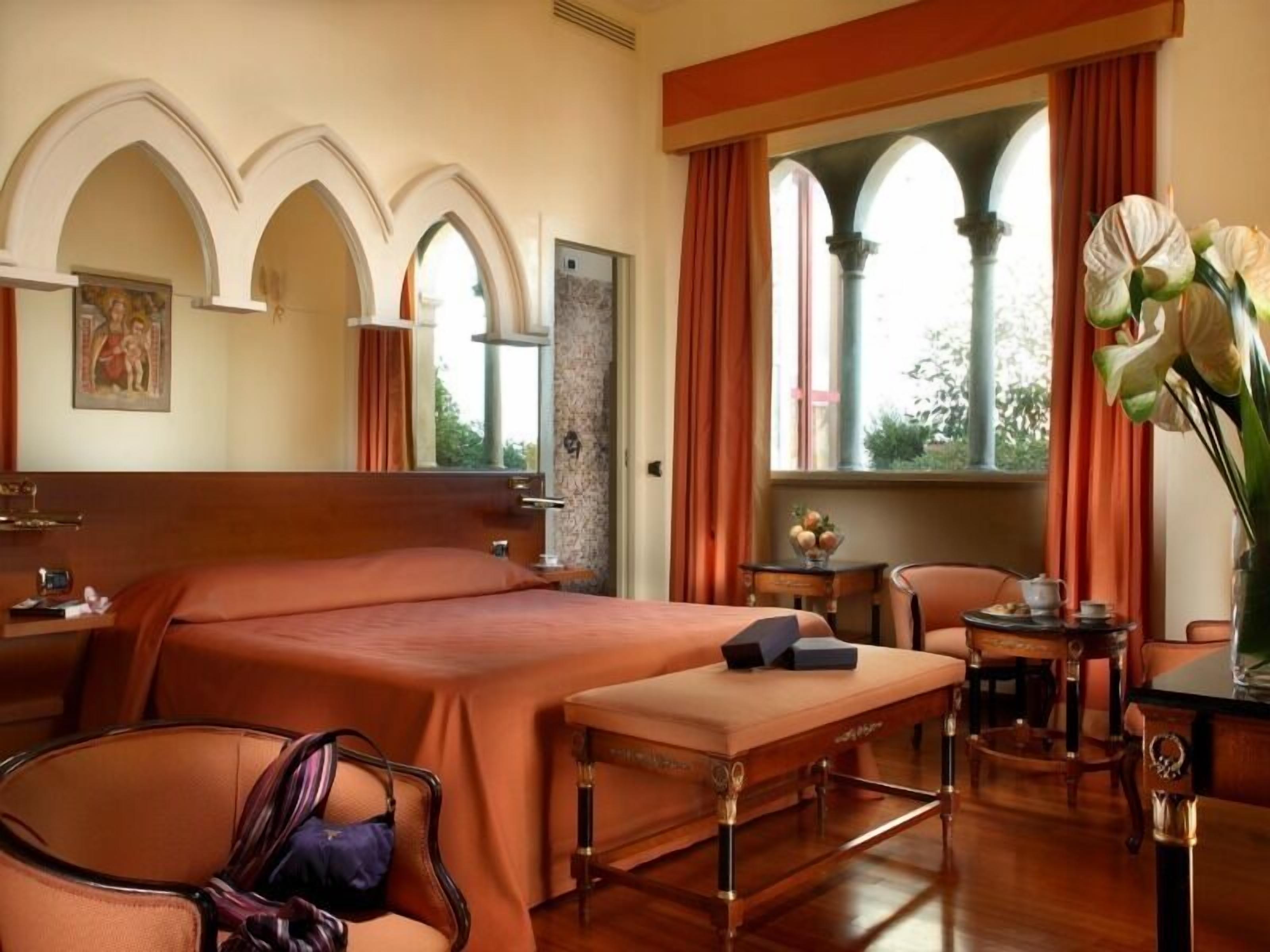 hypo-allergenic bedding, minibar, in-room safe, blackout curtains