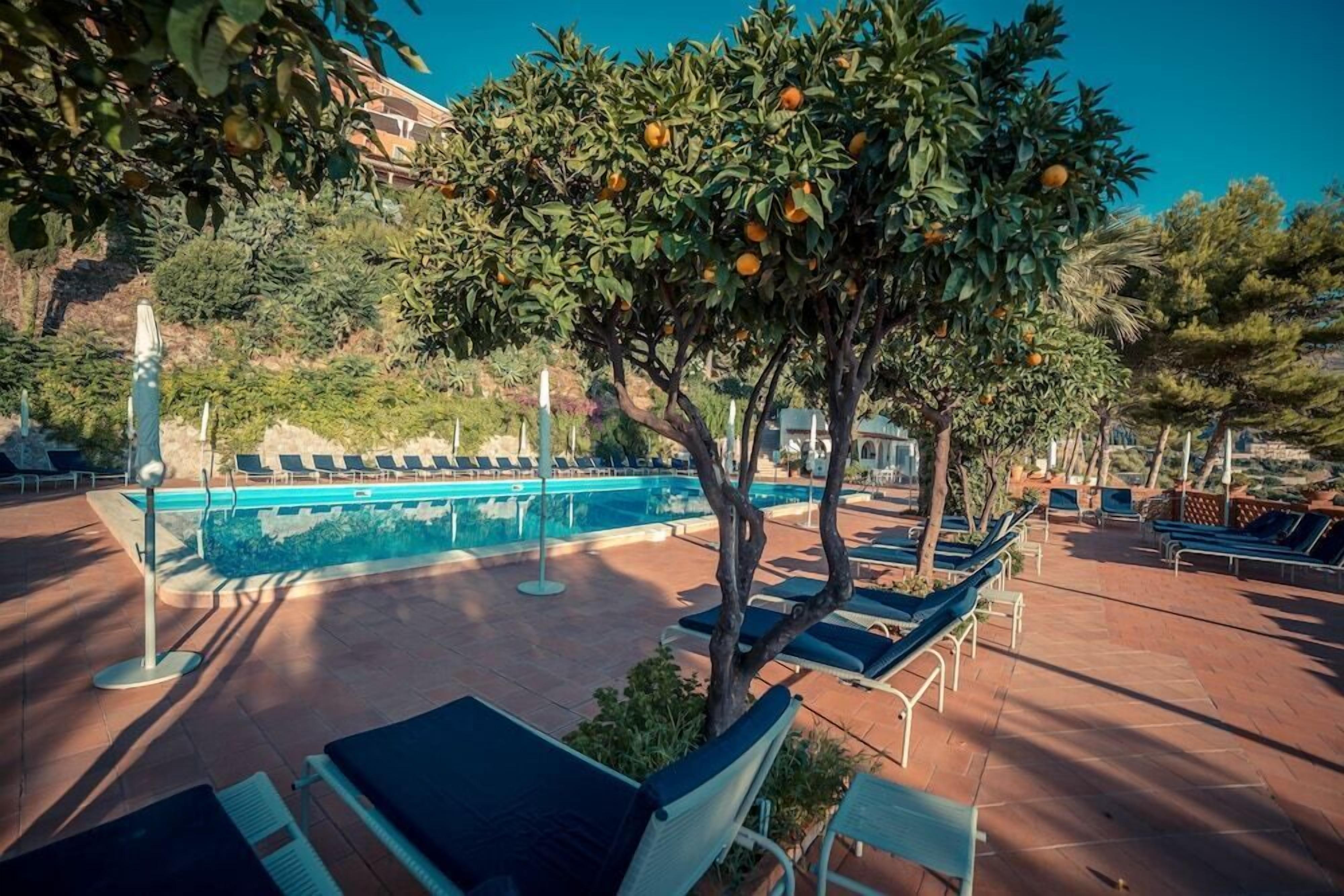 Outdoor pool, pool umbrellas, sun loungers