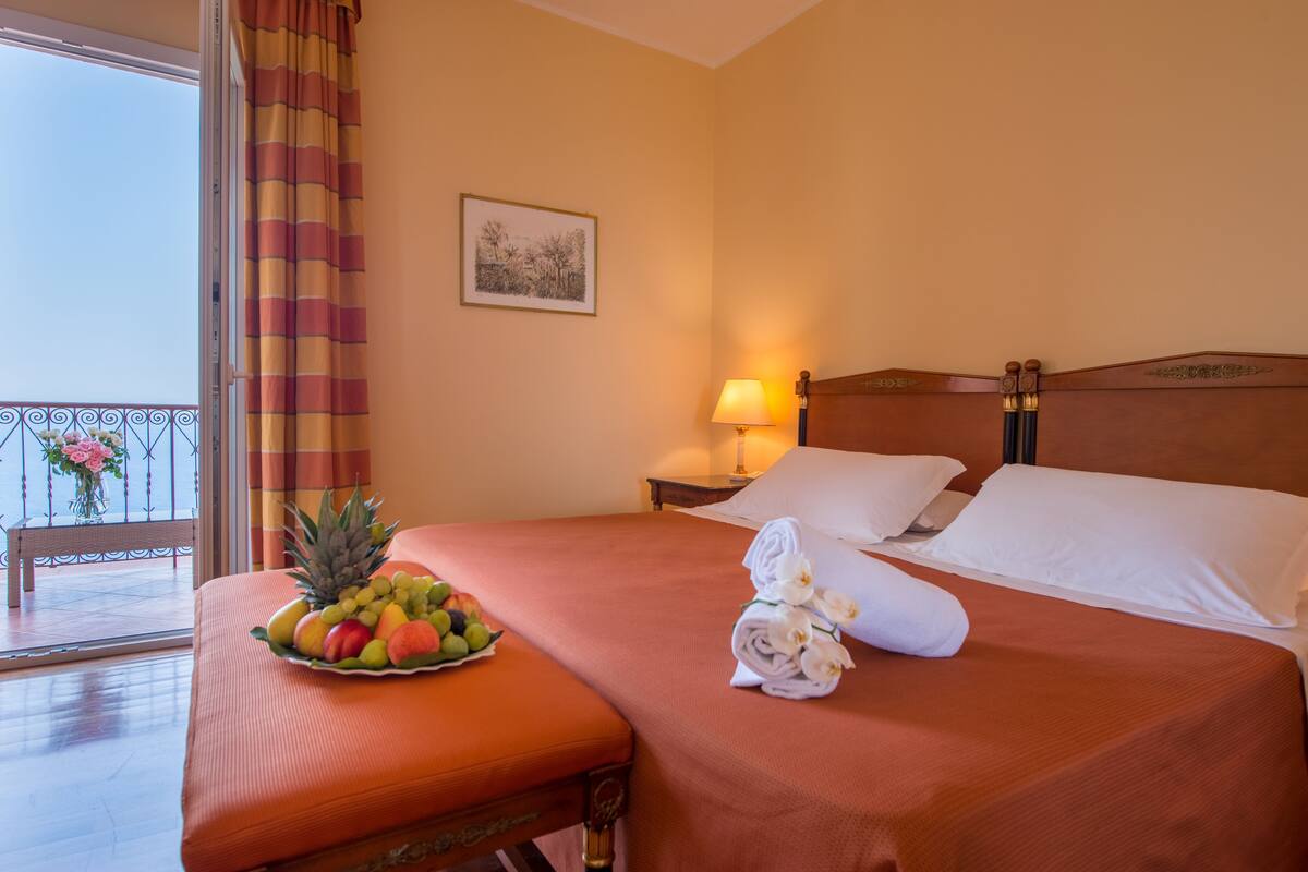 Superior Room, Balcony, Sea View | Hypo-allergenic bedding available, minibar, in-room safe