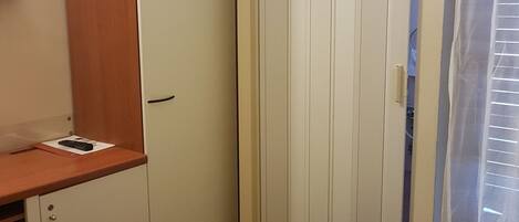 Single Room | Minibar, in-room safe, cribs/infant beds, free WiFi