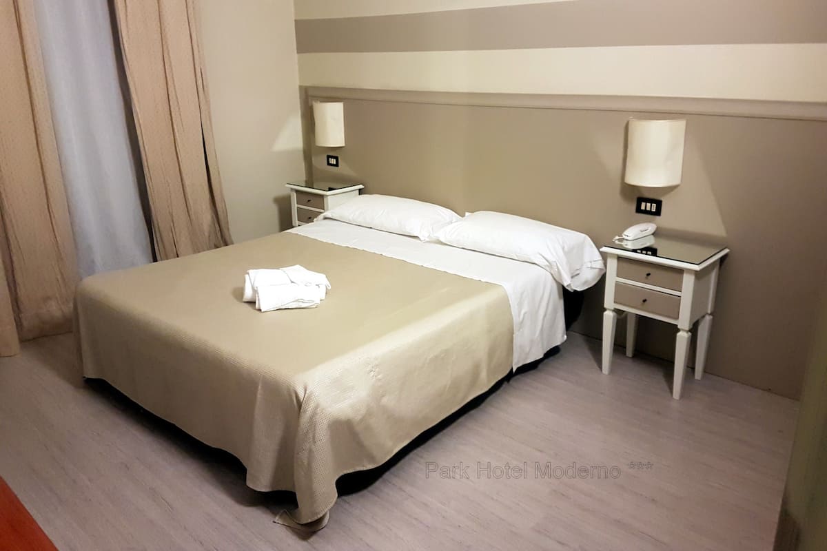 Standard Double or Twin Room | Minibar, in-room safe, cribs (surcharge), WiFi (free)