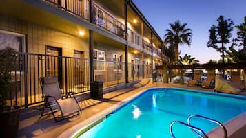 Outdoor pool, sun loungers