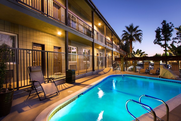 Outdoor pool, pool loungers