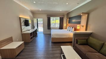 Superior Suite | Premium bedding, down comforters, pillowtop beds, desk