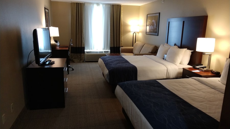 Comfort Inn & Suites Cooperstown / Milford