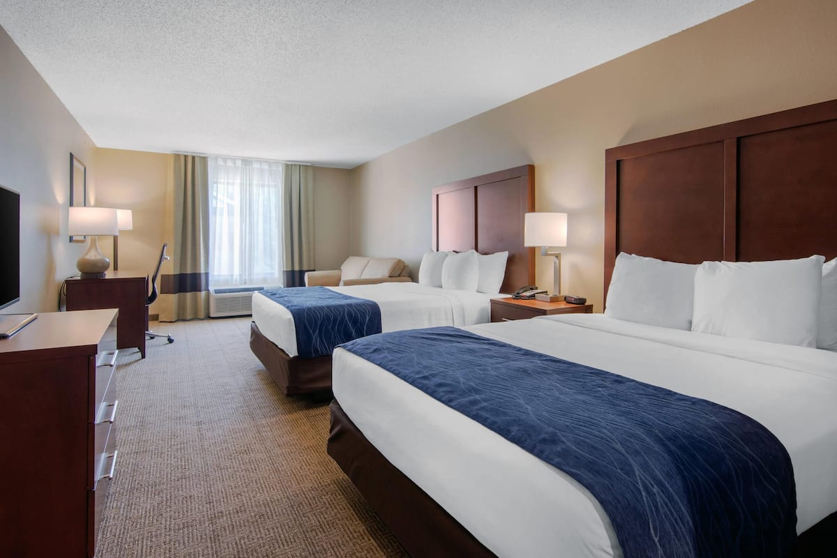Egyptian cotton sheets, premium bedding, in-room safe, desk