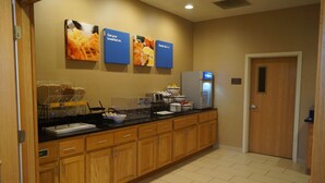 Breakfast area - City Express by Marriott Milford Cooperstown (Milford)