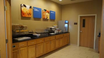Desayuno continental gratuito y diario