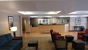 Lobby sitting area - City Express by Marriott Milford Cooperstown (Milford)