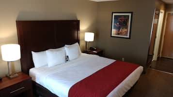 Egyptian cotton sheets, premium bedding, in-room safe, desk