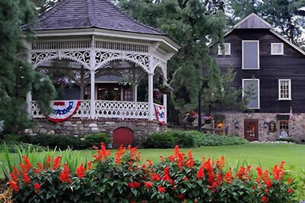 Golden Plough Inn At Peddlers Village