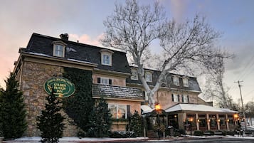 Fachada del alojamiento - Noche