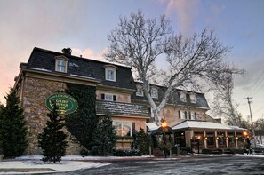 Front of property - evening/night - Golden Plough Inn At Peddlers Village (New Hope)