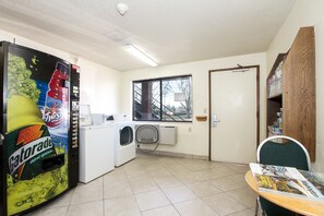 Vending machine - Super 8 by Wyndham Vancouver East (Vancouver)