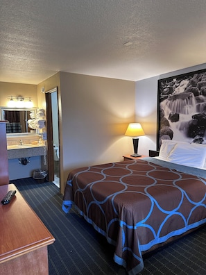Room, 1 Queen Bed, Accessible, Non Smoking (Tub with Grab Bars) | Individually furnished, desk, laptop workspace, blackout curtains