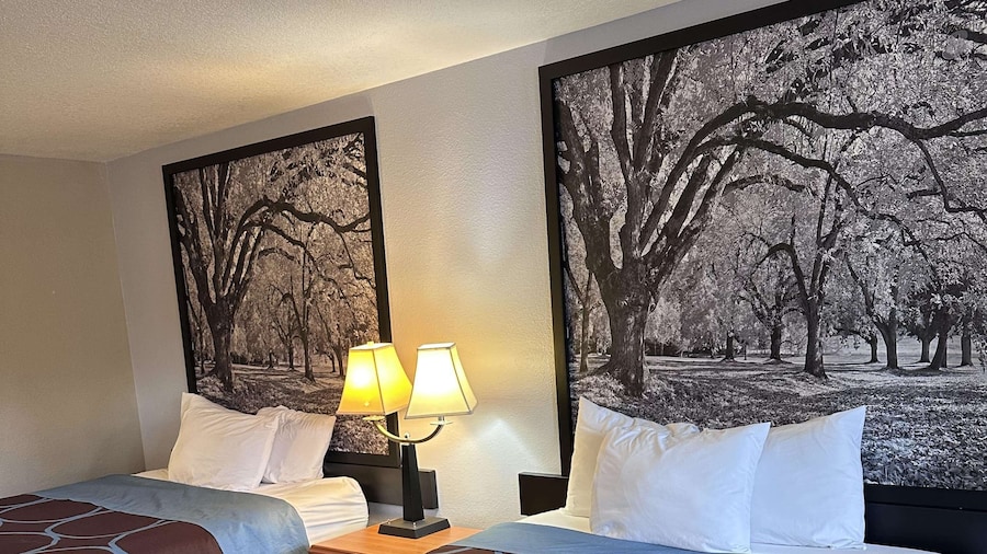 Super 8 by Wyndham Vancouver East
