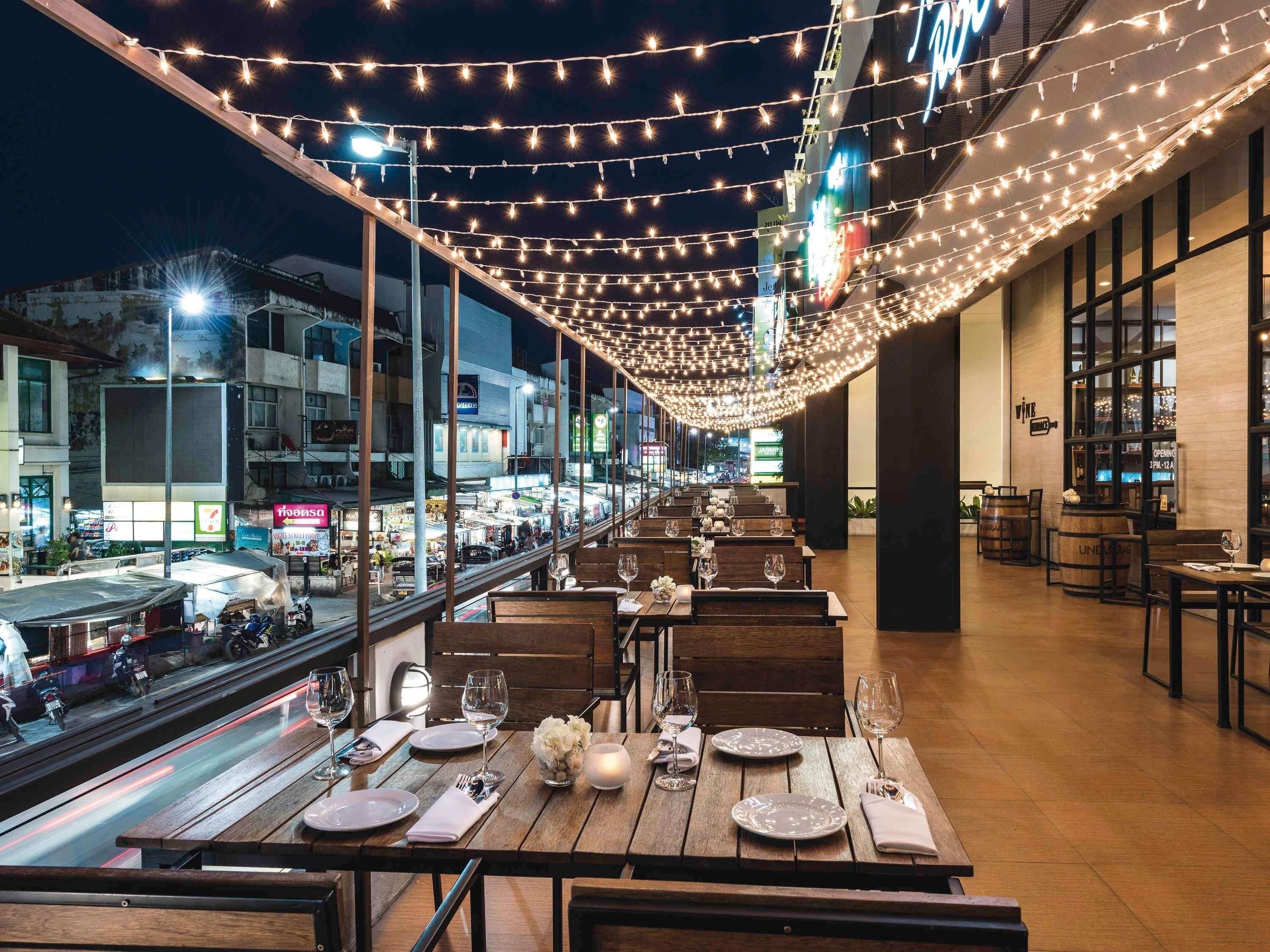 5 か所のレストラン、朝食に営業