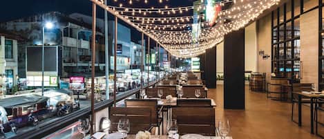 5 restaurantes; se sirven desayunos