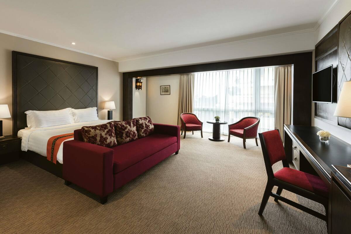 Select Comfort beds, in-room safe, desk, blackout curtains