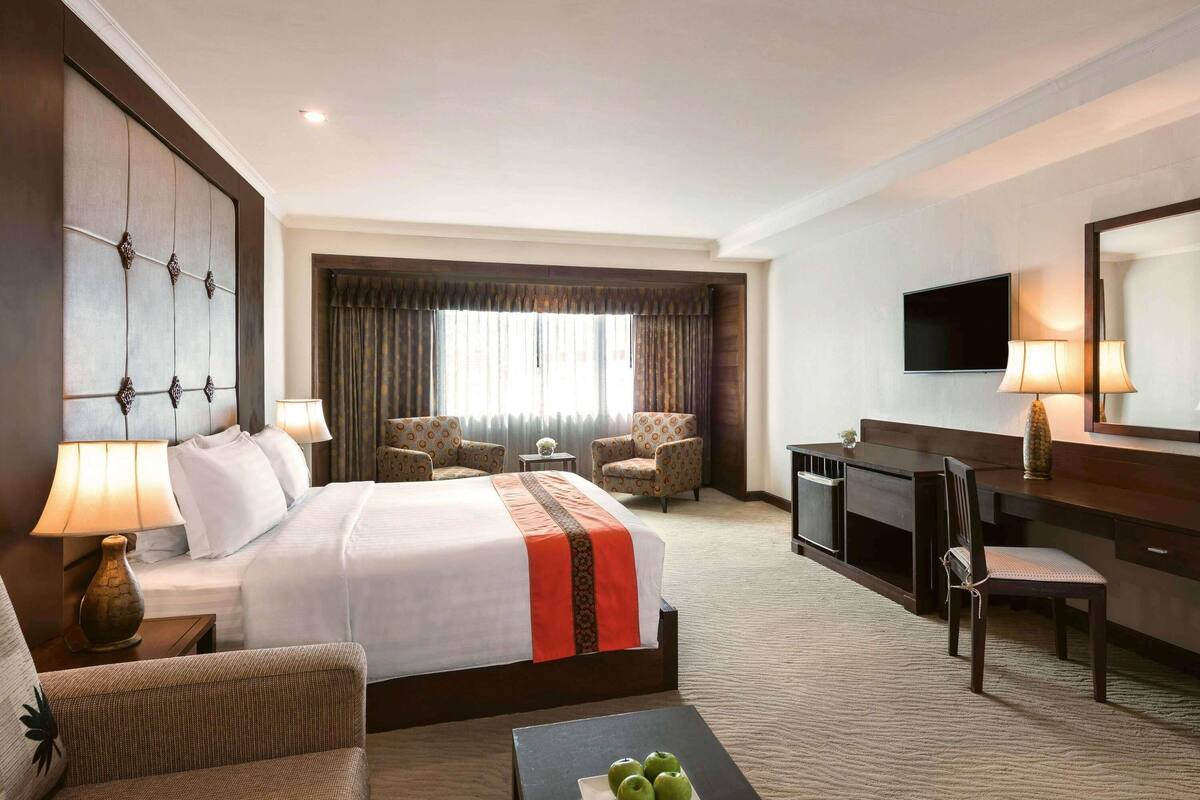 Chambre Prestige, 1 trÚs grand lit | Lit avec matelas Select Comfort, coffre-fort, décor unique, bureau