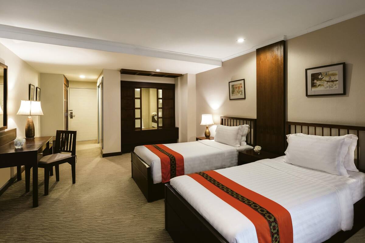 Superior Twin Room, 2 Single Beds | Select Comfort beds, in-room safe, desk, blackout curtains