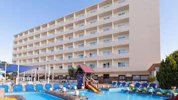 2 piscinas al aire libre, sombrillas, tumbonas