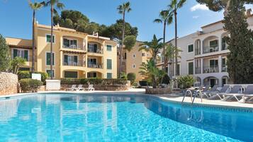 Außenpool, Liegestühle