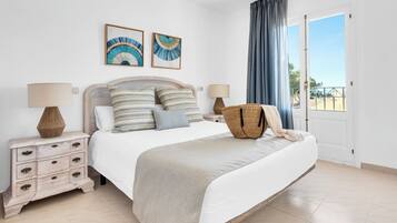 2 Schlafzimmer, Zimmersafe, Schreibtisch, Bügeleisen/Bügelbrett