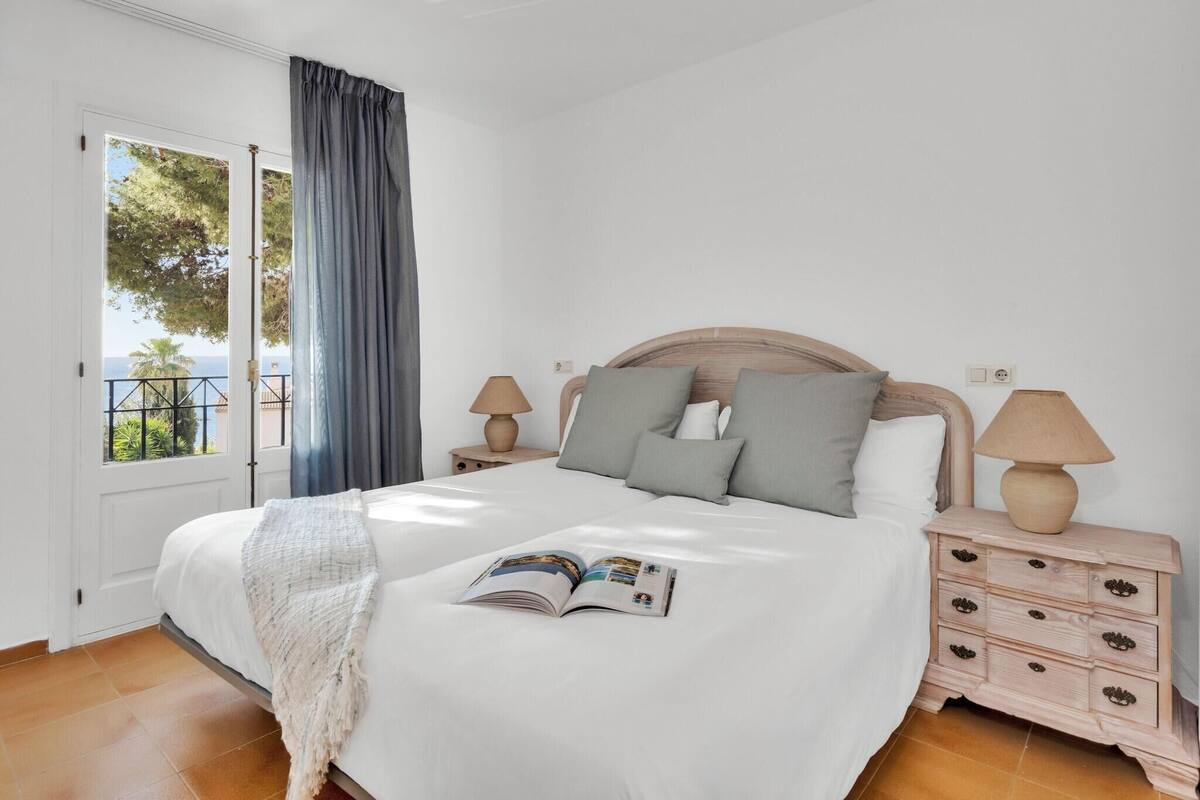 In-room safe, desk, iron/ironing board, WiFi