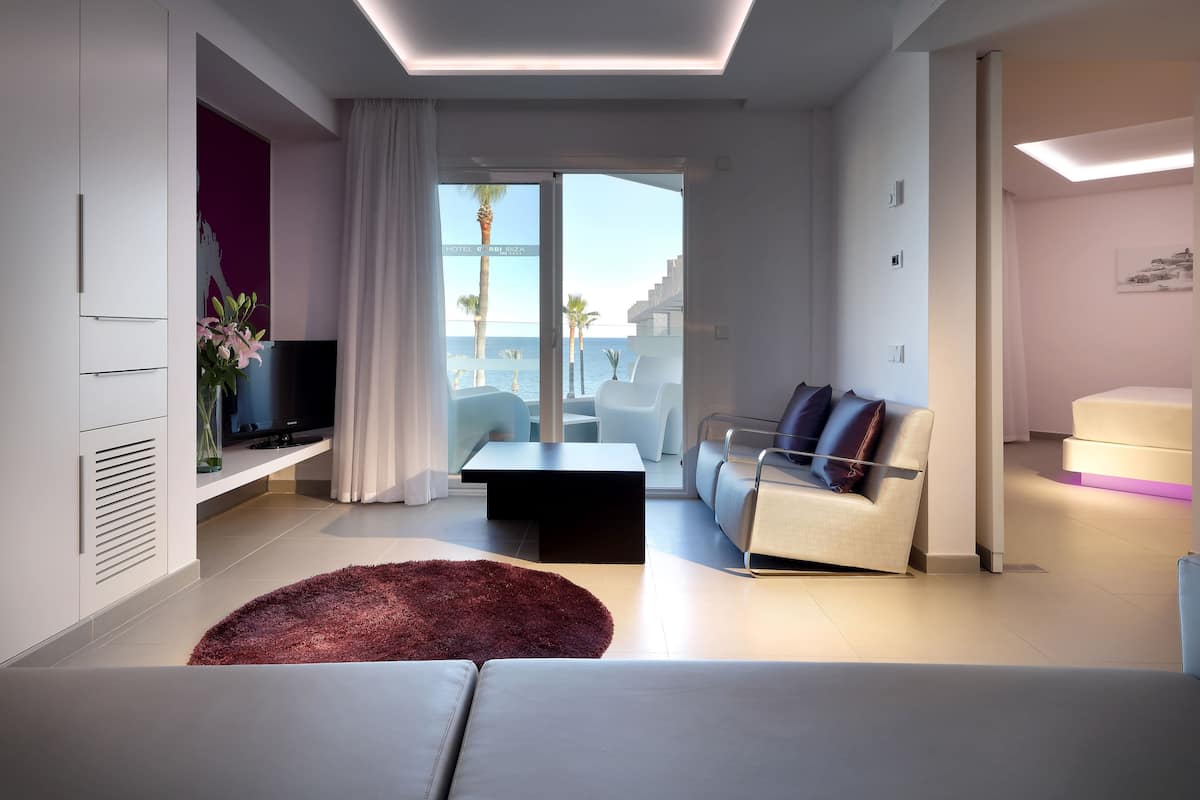 suite, 1 bedroom, terrace | living area | 32-inch led tv with digital channels, tv