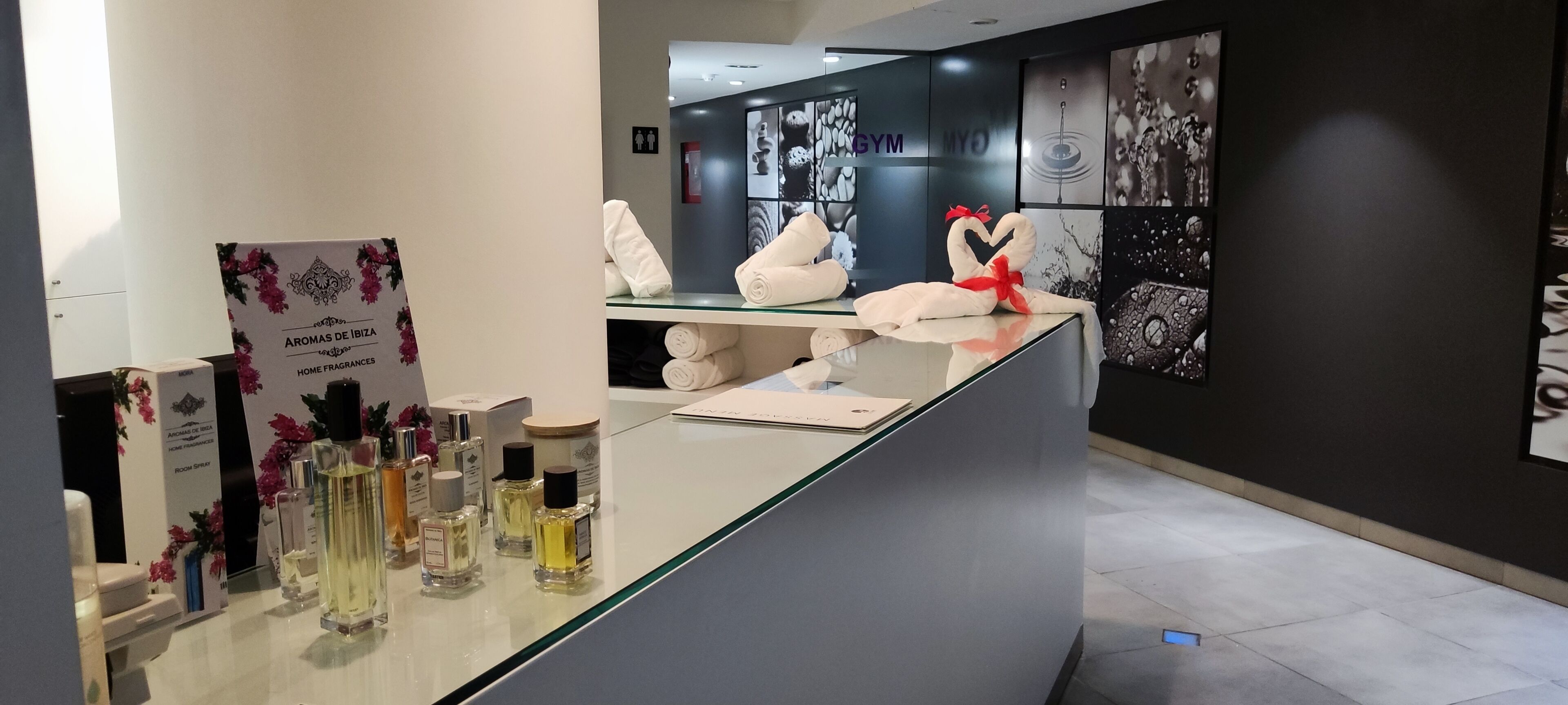 sauna, hot tub, steam room, turkish bath/hammam, body treatments