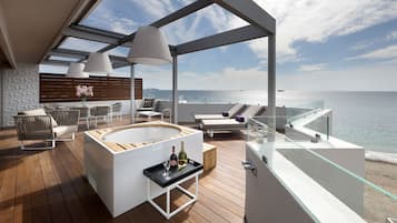 Premium suite, bubbelbad, uitzicht op strand | Terras