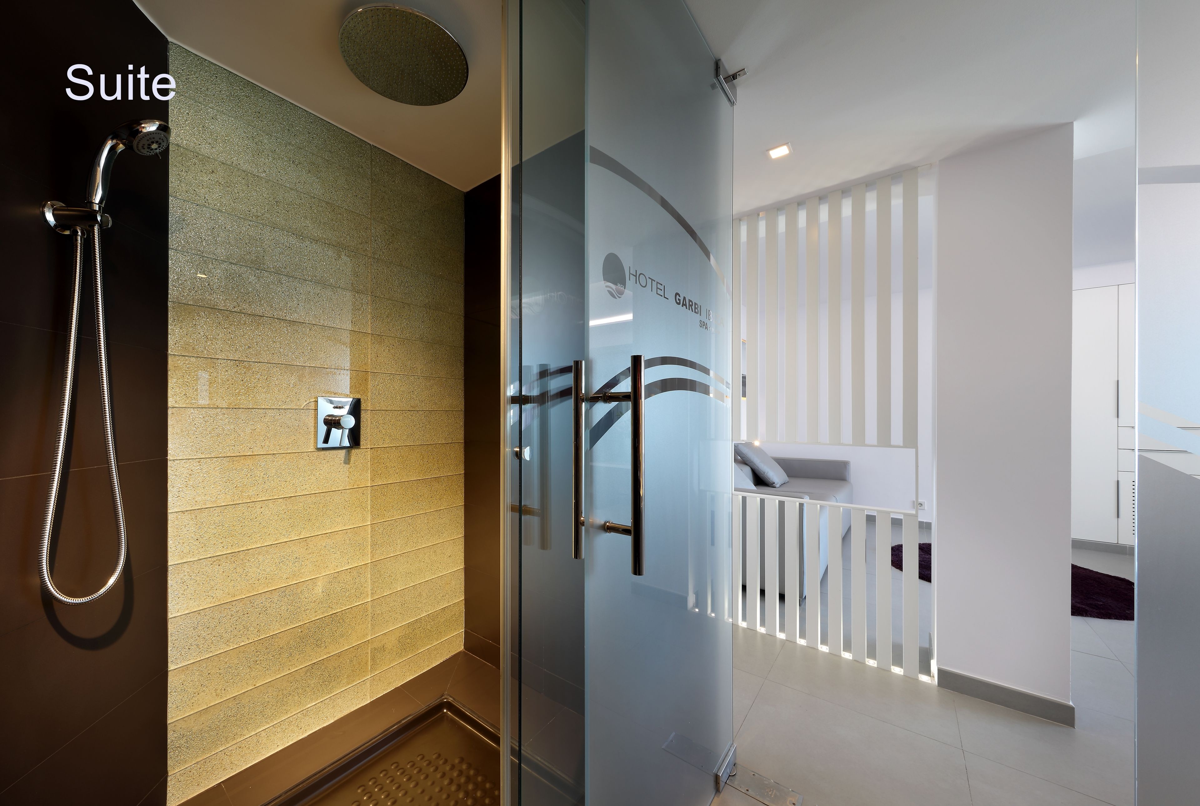 suite, 1 bedroom, terrace | bathroom shower