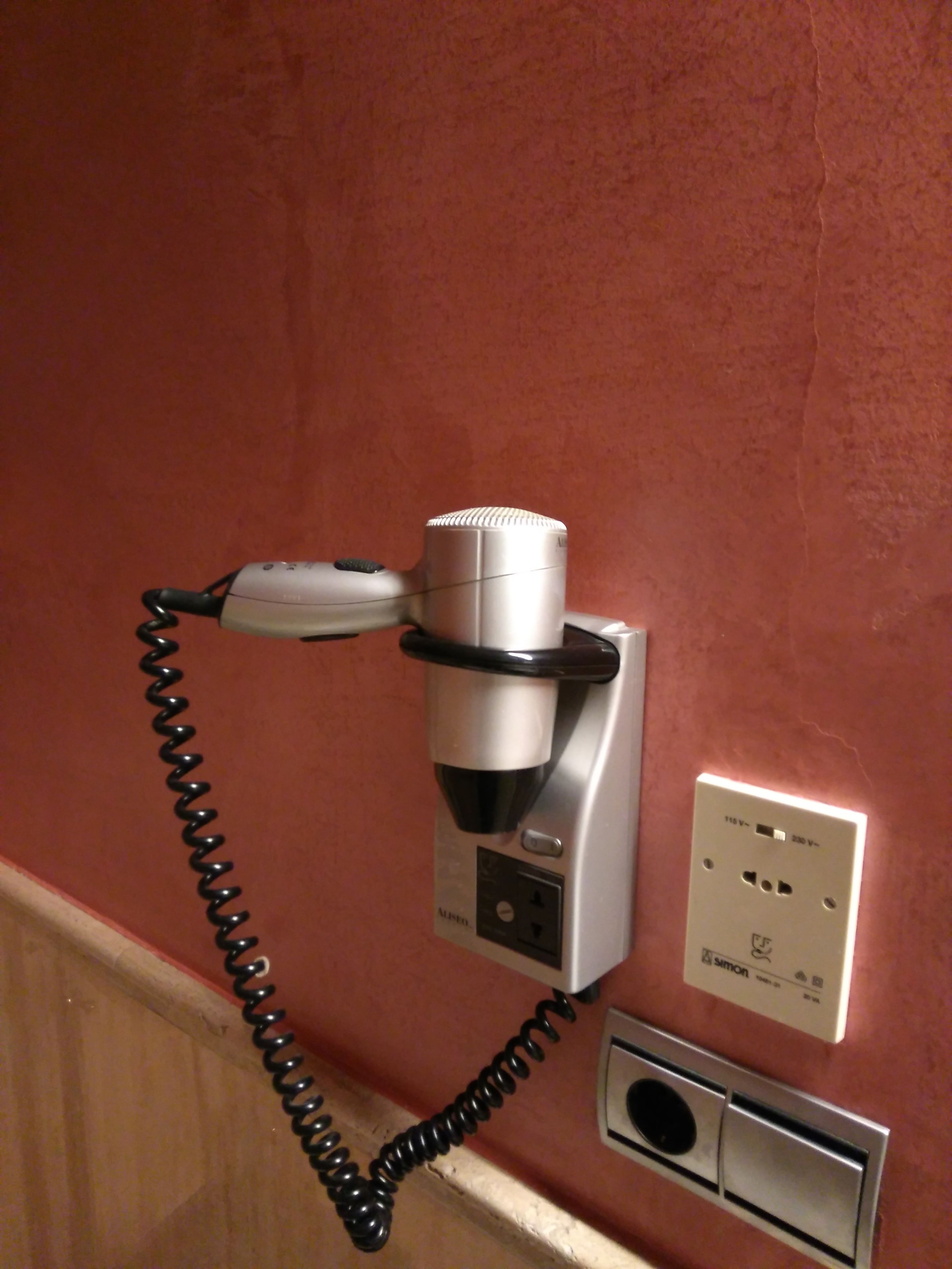 superior double room, 1 queen bed, private bathroom | room amenity