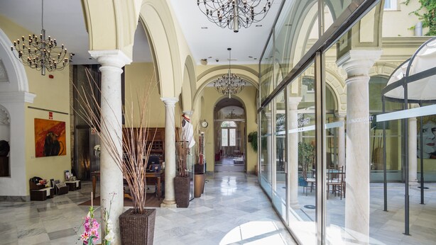 Interior entrance - Hotel Palacio Garvey (Jerez de la Frontera)