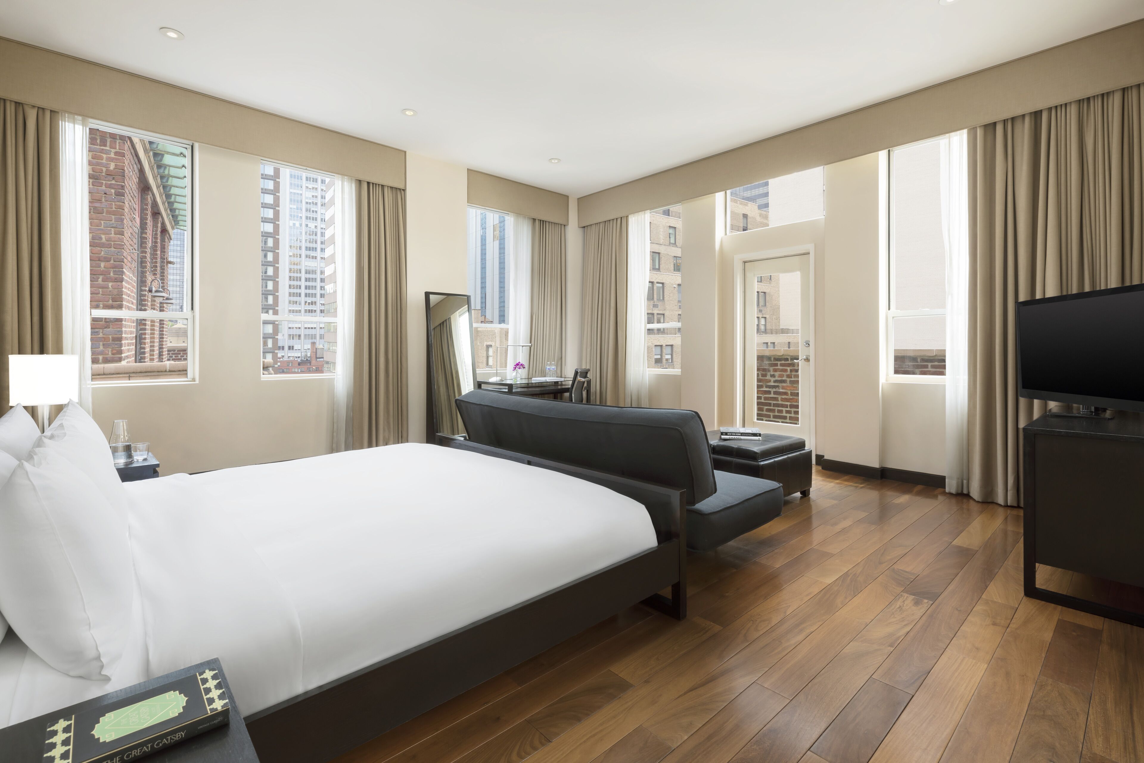 Premium bedding, in-room safe, desk, laptop workspace