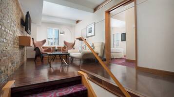 Suite exécutive, 1 très grand lit et 1 canapé-lit (Carriage House) | Literie de qualité, coffre-fort, bureau