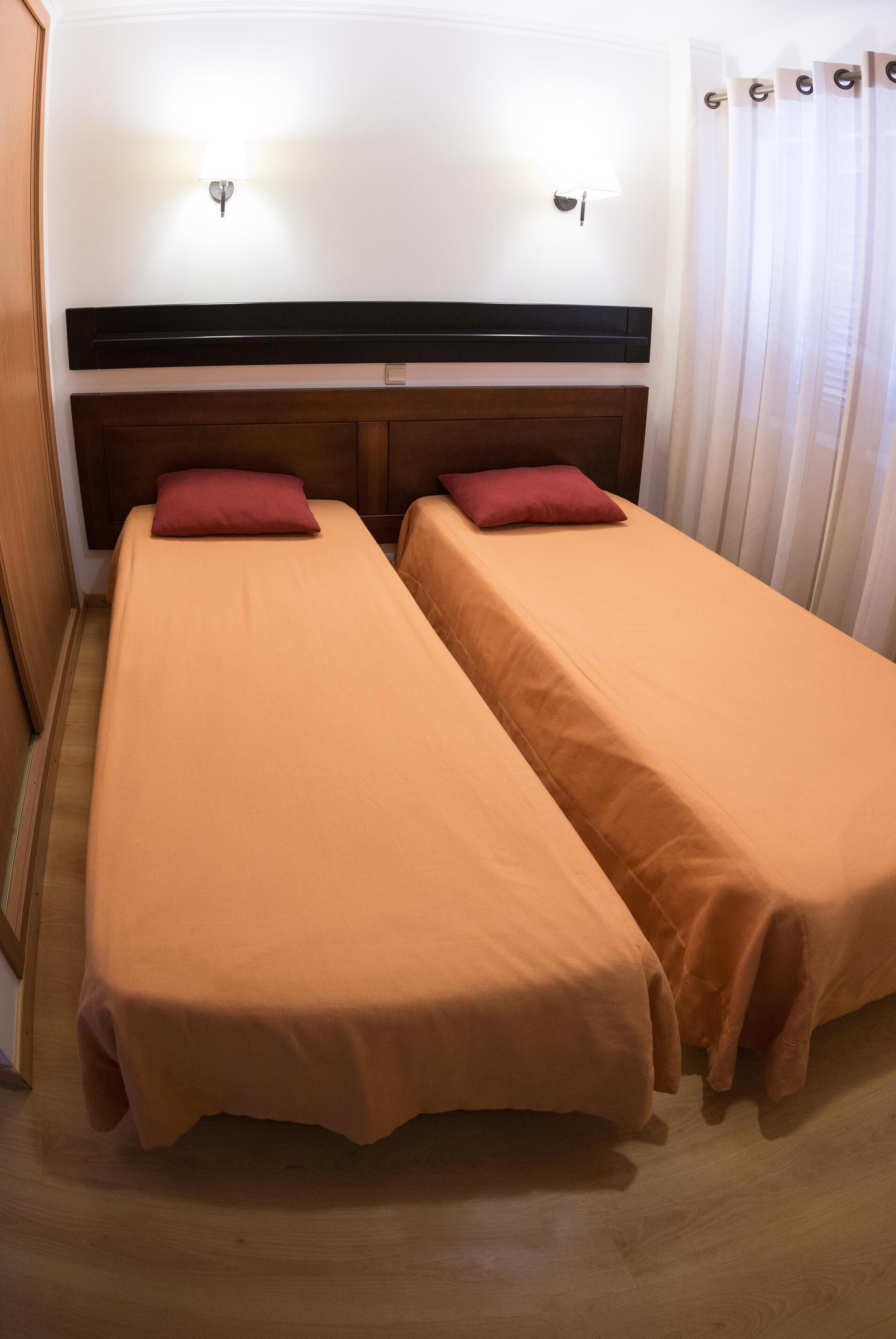 Cortines opaques i habitacions insonoritzades 