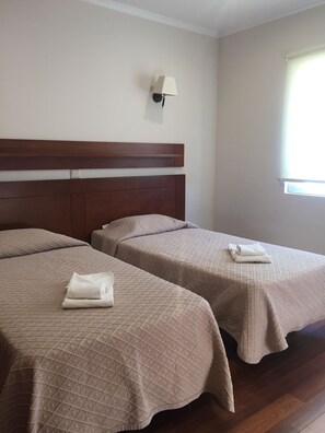 Blackout curtains, soundproofing, iron/ironing board - Parque Mourabel- Pe Do Lago- Oasis Village (Loulé)