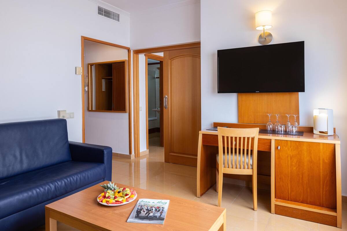 Junior Suite | In-room safe, individually furnished, desk, free WiFi