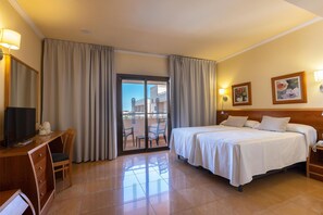 In-room safe, individually furnished, desk, free WiFi - Invisa Hotel La Cala (Santa Eulalia del Rio)