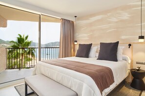 Minibar, muebles diferentes y espacio para trabajar con laptop