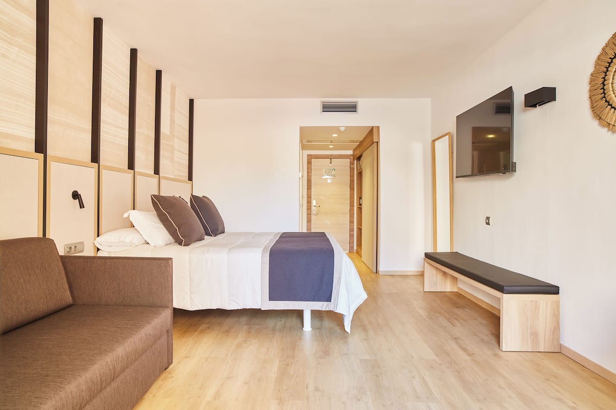 Minibar, desk, blackout drapes, free WiFi
