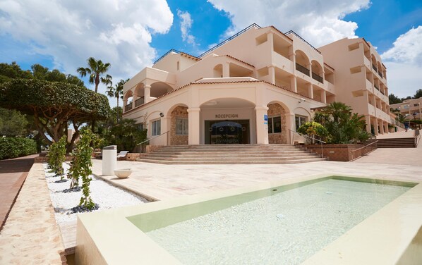 Exterior - Invisa Hotel Club Cala Blanca (Santa Eulalia del Rio)