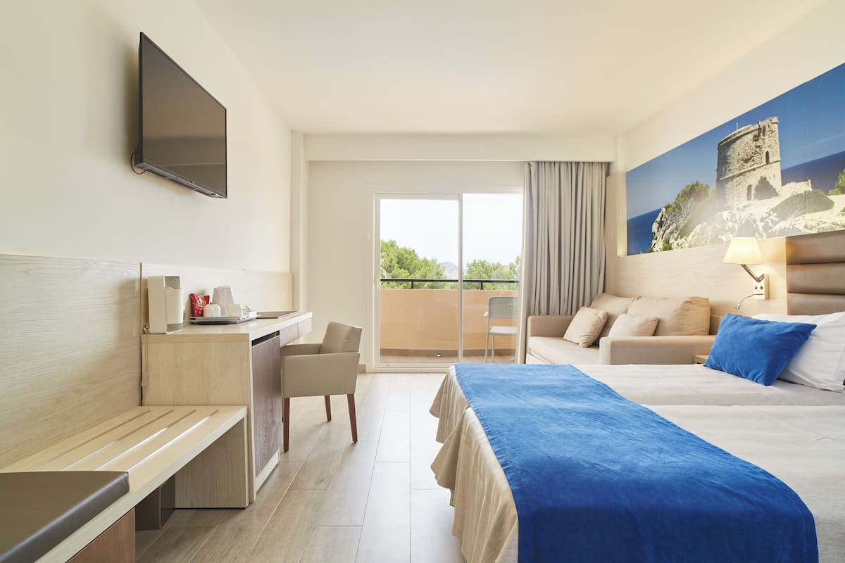 Minibar, bureau, rideaux d’obscurcissement, accès au Wi-Fi (inclus)