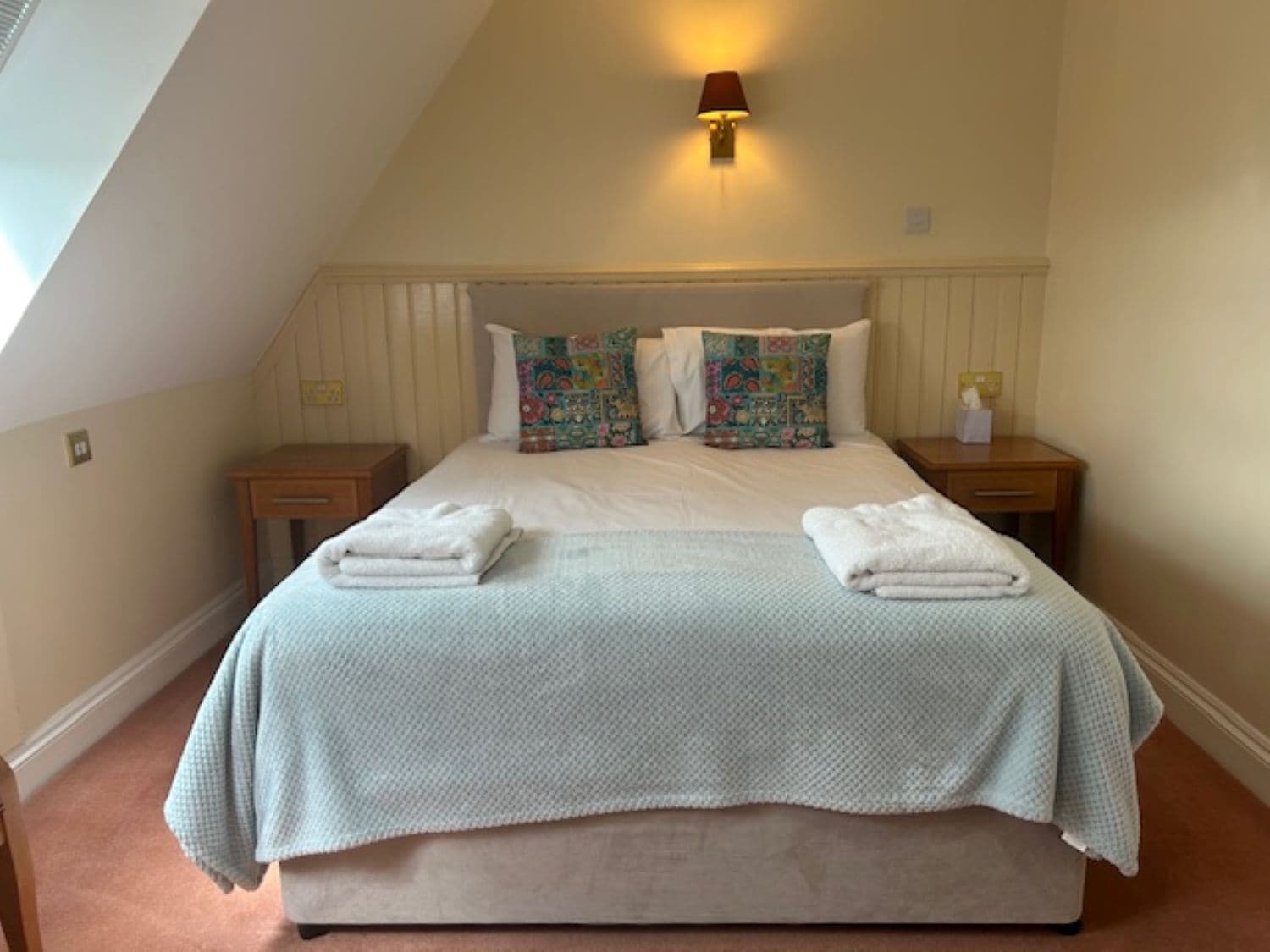 classic double room | individually decorated, iron/ironing board, free wifi, bed sheets