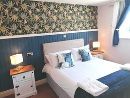 Individually decorated, iron/ironing board, free WiFi, bed sheets