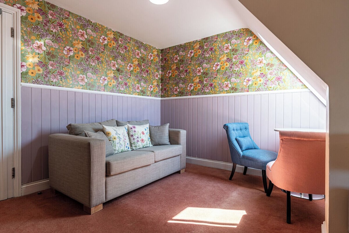 luxury double room | individually decorated, iron/ironing board, free wifi, bed sheets